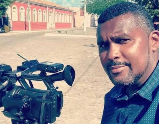 Repórter cinematográfico enfrenta câncer e recebe corrente de apoio