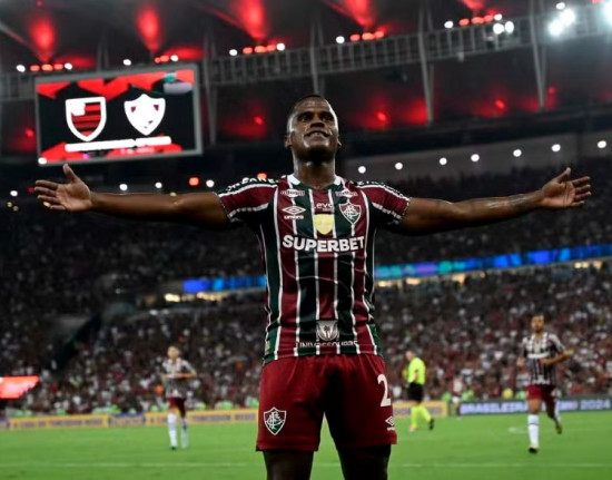 Fluminense vence Flamengo por 2 a 0 e respira na luta contra o rebaixamento