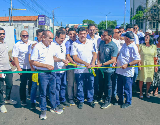 Rafael Fonteles inaugura asfaltamento e entrega equipamentos em Canto do Buriti