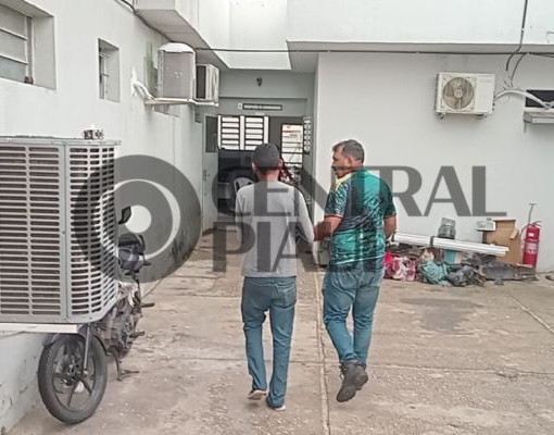 Homem vai à delegacia registrar B.O. e acaba preso em Teresina