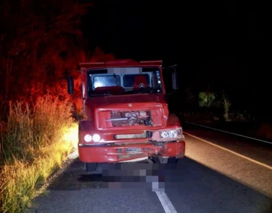 Jovem de 18 anos morre após colisão entre moto e caminhão na BR-316 em Monsenhor Gil