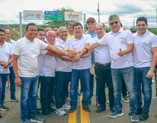 Rafael Fonteles inaugura recuperação de 45 km da PI-241 no sul do Piauí