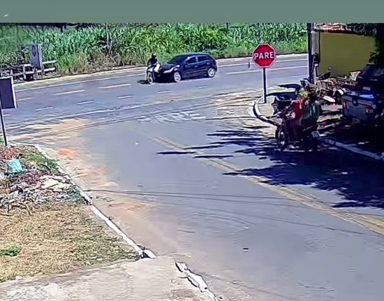 Vídeo mostra momento de colisão entre carro e moto na PI-247, em  Uruçuí