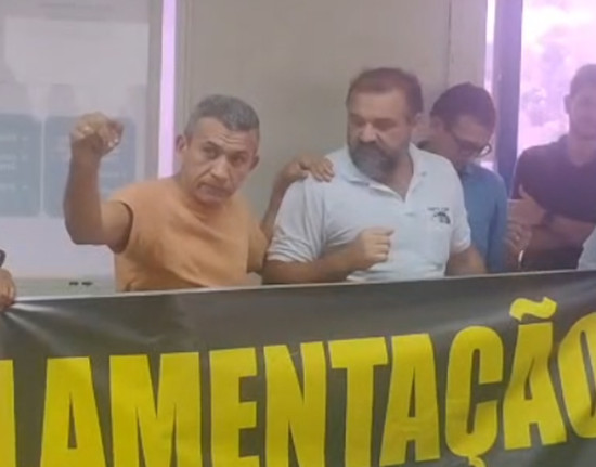 Em protesto dentro da Sead policiais penais cobram regulamentação da categoria