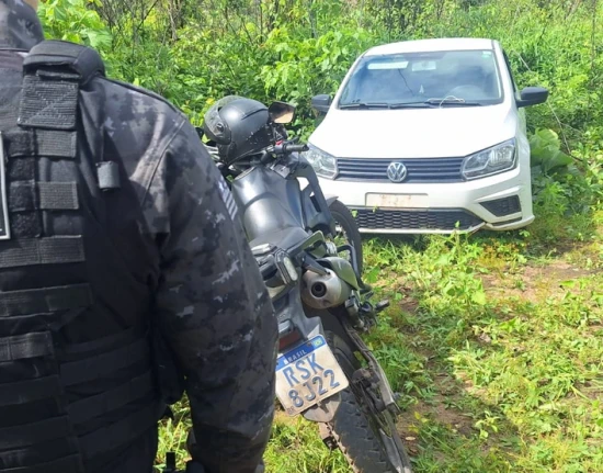 Trio armado invade casa e ameaça criança durante assalto em Teresina