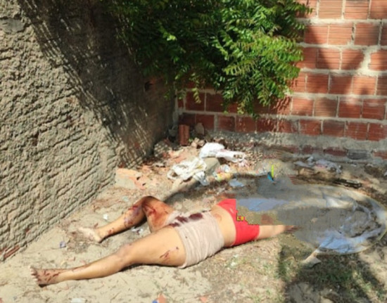 Mulher morre e duas ficam feridas após ataque a tiros dentro de casa no Piauí