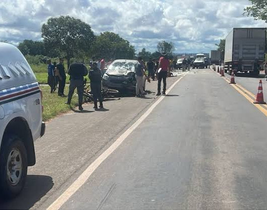 Acidente entre carro e moto deixa mulher morta em Timon