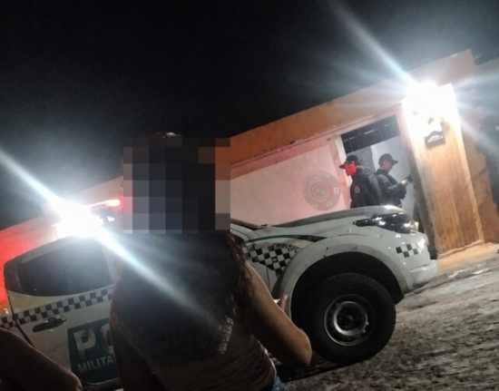 Criminosos invadem residência e matam mãe e filho no litoral do Piauí
