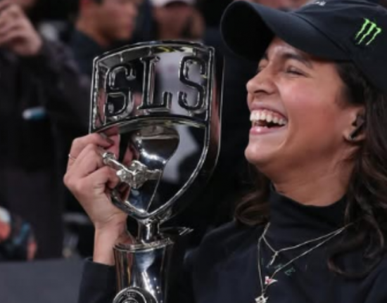 Rayssa Leal conquista etapa de Tóquio do Street League