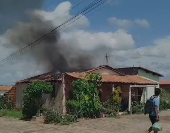 Suspeito de incendiar casa da própria mãe é preso no Piauí