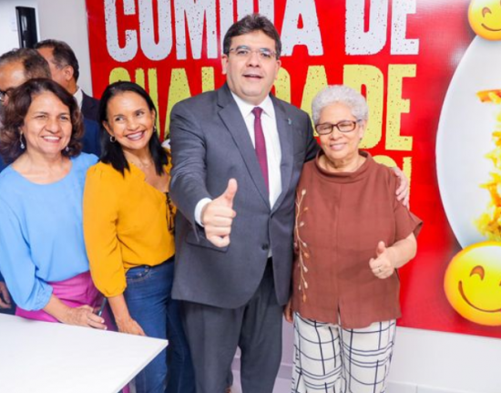 Rafael Fonteles realiza entrega Restaurante Popular em Teresina