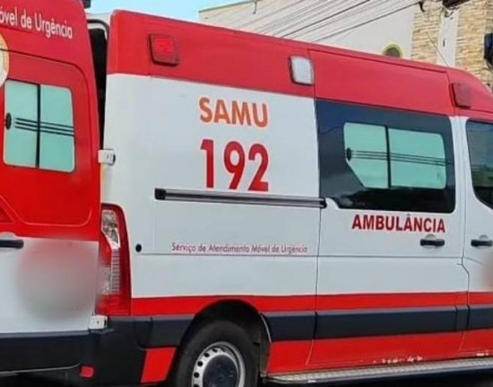 Casal fica ferido após ser atingido por carro ao desviar de buraco em Parnaíba