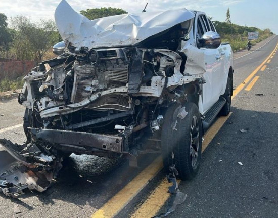 Acidente entre duas Hilux deixa três feridos na BR-343, em Parnaíba