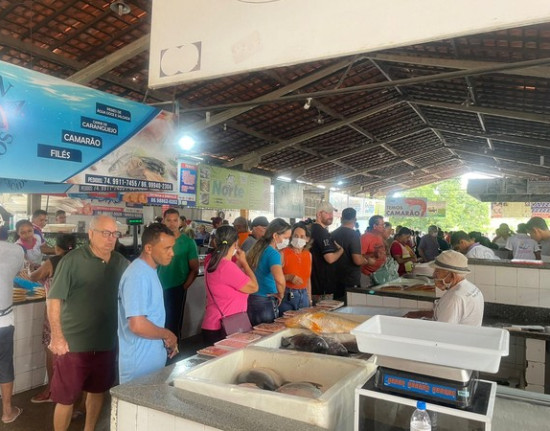 Procura por peixe dispara e preços sobem às vésperas da Sexta-feira Santa em Teresina