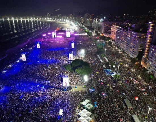Show de Madonna reúne 1,6 milhão de pessoas em Copacabana