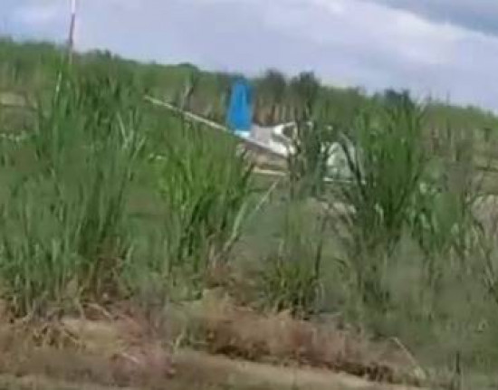 Avião monomotor sai da pista ao tentar decolar na fazenda do deputado Julio Cesar