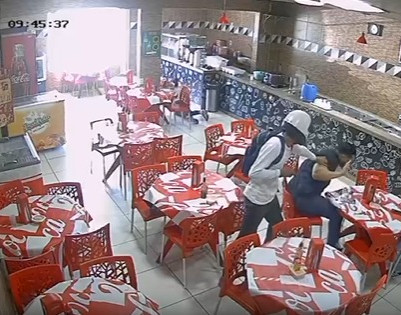 Criminosos armados assaltam padaria e rendem funcionários na zona Sul de Teresina