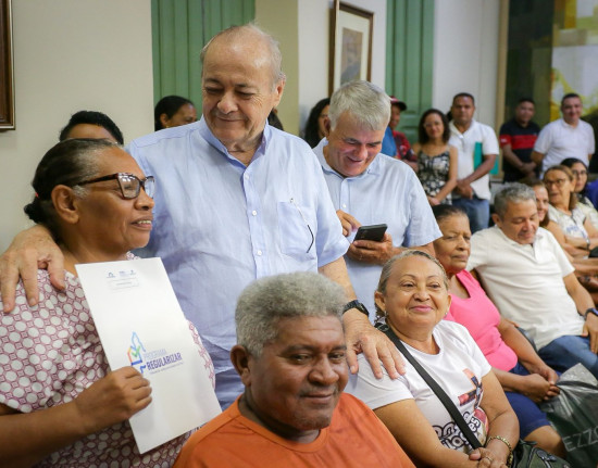 Prefeitura de Teresina entrega 170 registros de imóveis para famílias do Residencial Primavera