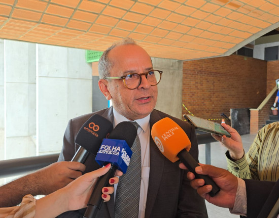 “Ainda não se recuperou da taca que levou em SRN”, diz Hélio Isaías sobre Avelar Ferreira