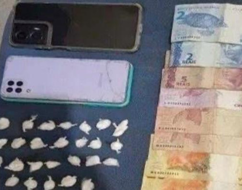 Adolescente com passagem por roubo é apreendido com drogas e dinheiro em Oeiras