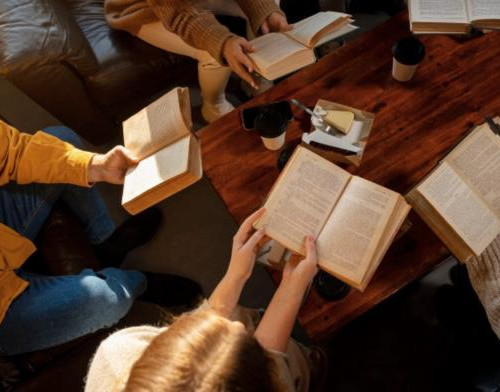 Número de leitores cresce no Brasil em 2025 e movimenta mercado editorial