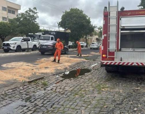 Óleo na pista causa quedas de motociclistas na Avenida Centenário