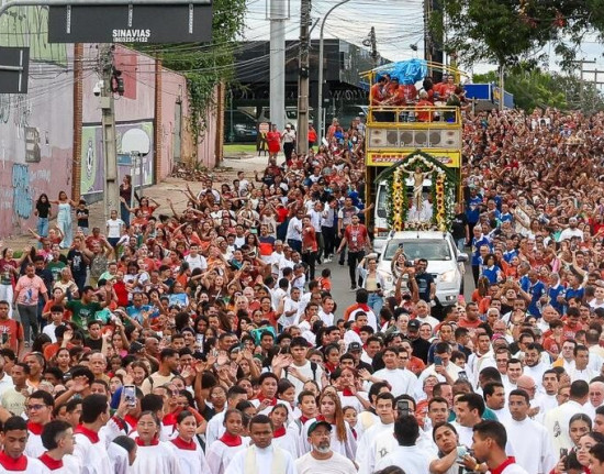 Multidão participa de “Teresina Ressuscita com Cristo”