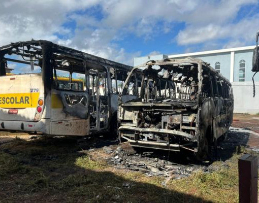 Polícia Civil apura causas de incêndio que atingiu ônibus em Picos