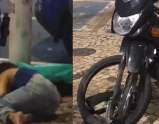 Motociclista de 24 anos morre após perder controle e bater em placa no Centro