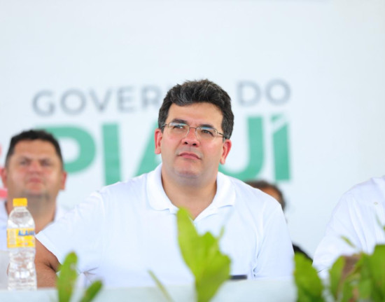 Rafael Fonteles vistoria obras em escola e pavimentação durante agenda em Sussuapara