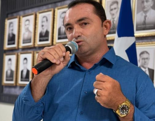 Etinho Bezerra assume Prefeitura de Pio IX após prisão de Silas Noronha