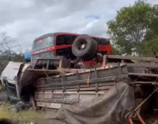 Colisão entre caminhões deixa morto e feridos na PI-140 entre Floriano e Itaueira