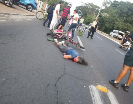 Acidente com bicicletas deixa duas mulheres feridas na zona Leste