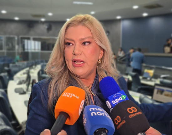 Samantha Cavalca cobra proporcionalidade e questiona legalidade da CCJ na Câmara de Teresina