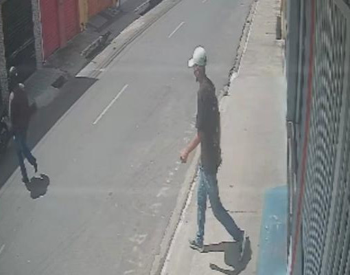 Dupla armada invade padaria e foge após assalto na zona Sudeste