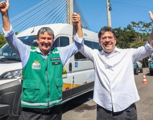 Governo federal entrega veículos do SUAS para cidades piauienses em Teresina