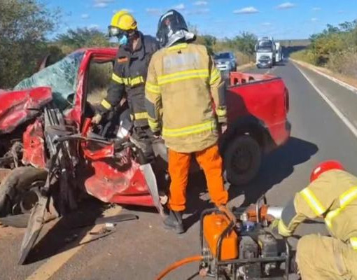 Motorista fica preso às ferragens após grave acidente na BR-230,no Sul do Piauí