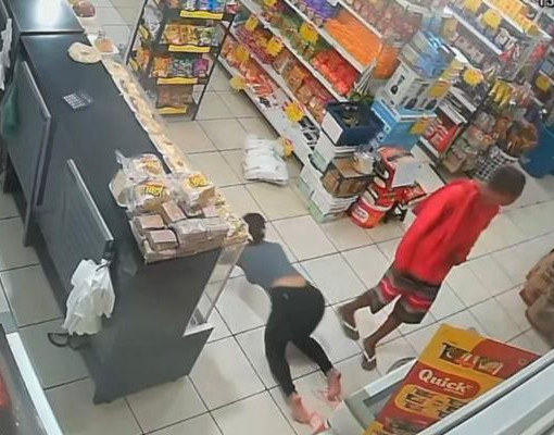 Assaltantes armados com faca invadem padaria e rendem funcionárias na Zona Norte de Teresina
