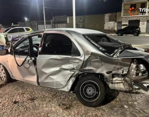 Acidente entre veículos lança carros em praça e deixa feridos em Parnaíba