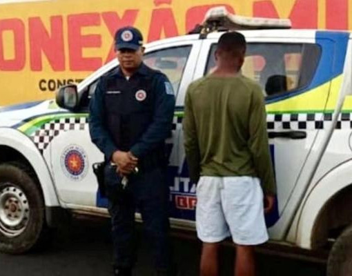 Homem é preso após ameaçar criança com facão e agredir mãe no Piauí