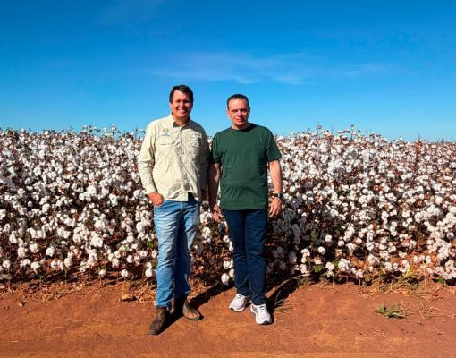 Deputado Gessivaldo Isaias conhece produção de algodão e outras culturas em fazenda no sul do Piauí