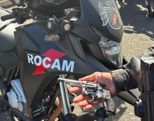 Adolescente suspeito de roubo de ouro é apreendido armado após perseguição em Teresina