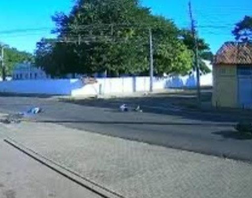 Colisão entre moto e bicicleta deixa dois feridos no Centro de José de Freitas