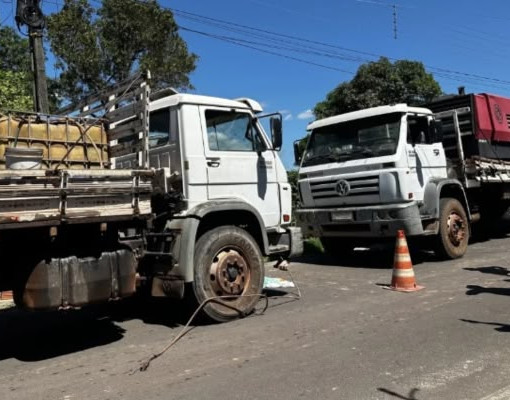 Homem morre em acidente de trabalho envolvendo dois caminhões em União