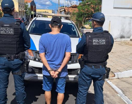 Homem suspeito de homicídio é preso pela PM em Pedro II