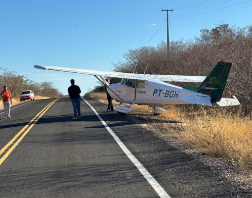Piloto faz pouso de emergência em rodovia e evita acidente no interior do Piauí