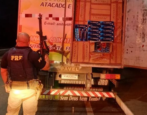 Caminhão com 200 mil maços de cigarros contrabandeados é apreendido no Piauí
