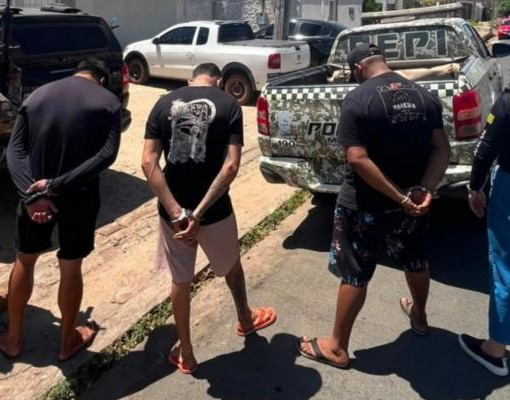 Trio é preso após polícia flagrar mulher sendo forçada a entrar em carro em Picos