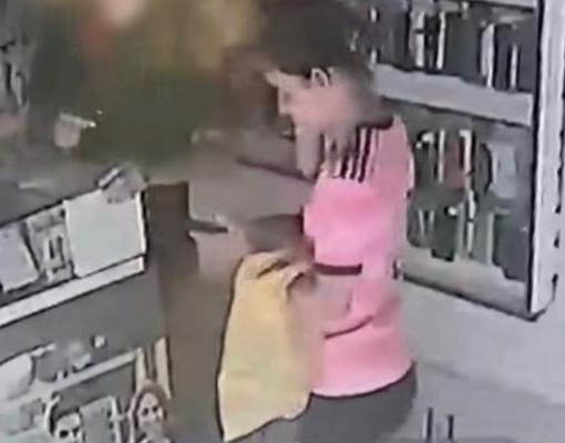 Mulher pede celular fiado, anuncia assalto com facão e foge em Buriti dos Lopes