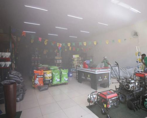 Incêndio atinge depósito de loja agropecuária  em Teresina